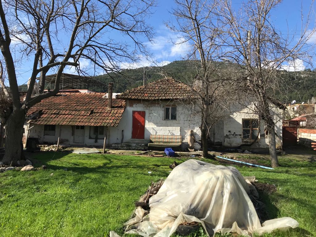 MENDERES AKAKÖY�DE SATILIK MÜSTAKİL EV